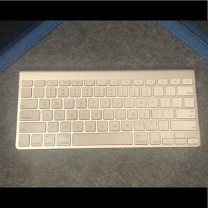 Apple Bluetooth Keyboard (A1314) - used